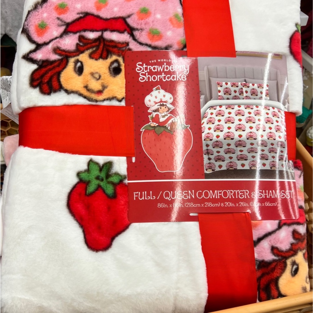 Strawberry shortcake comforter and sham set
